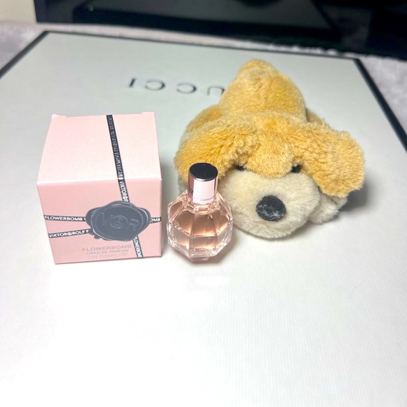 🌸 VIKTOR&ROLF Flowerbomb MINI - BRAND NEW 🌸 - Picture 1 of 6
